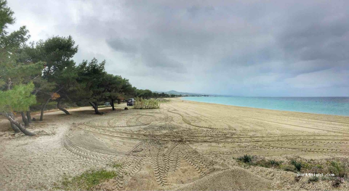 (630 85) Pefkohori - Unnamed Road — foto 2