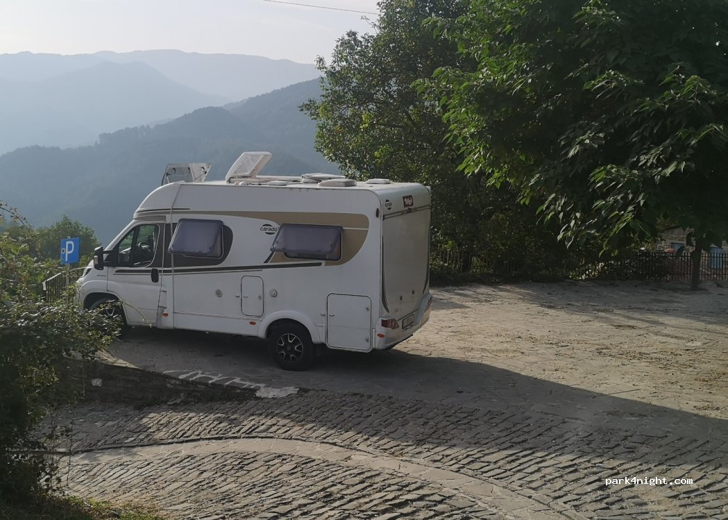 (440 10) Iliochori - Unnamed Road — foto