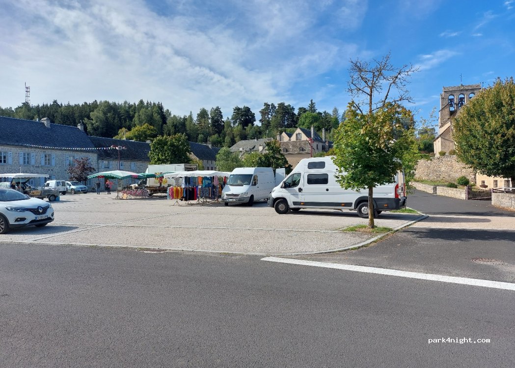 (48310) Fournels - Place du Foirail — foto