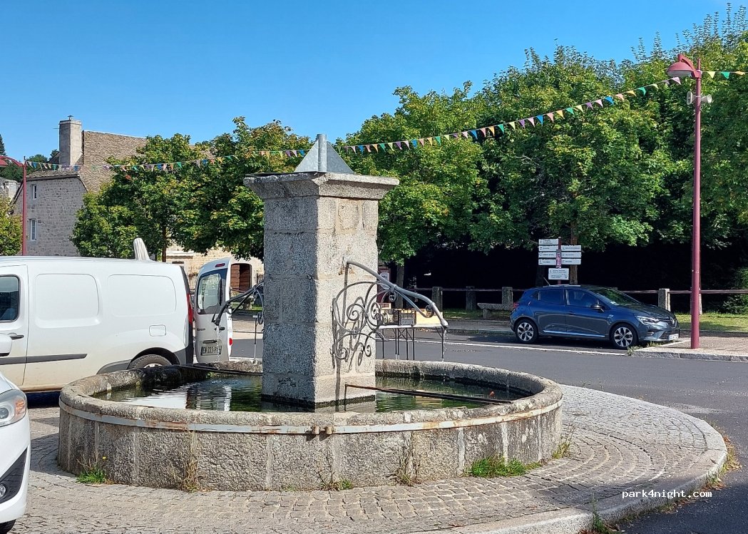 (48310) Fournels - Place du Foirail — foto 2