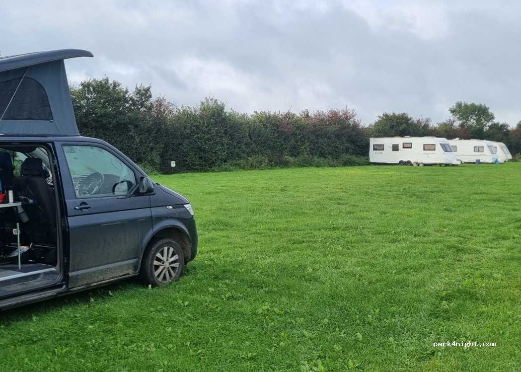 Berry Barton Caravan Park — foto