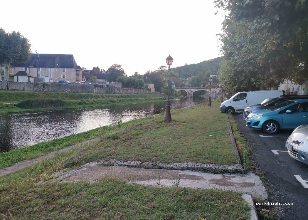 (24290) Montignac-Lascaux - 11 Place d'Armes — foto 4