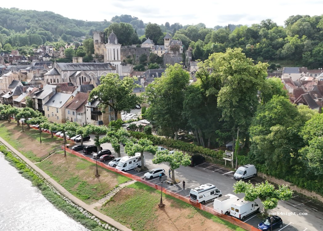 (24290) Montignac-Lascaux - 11 Place d'Armes — foto 5