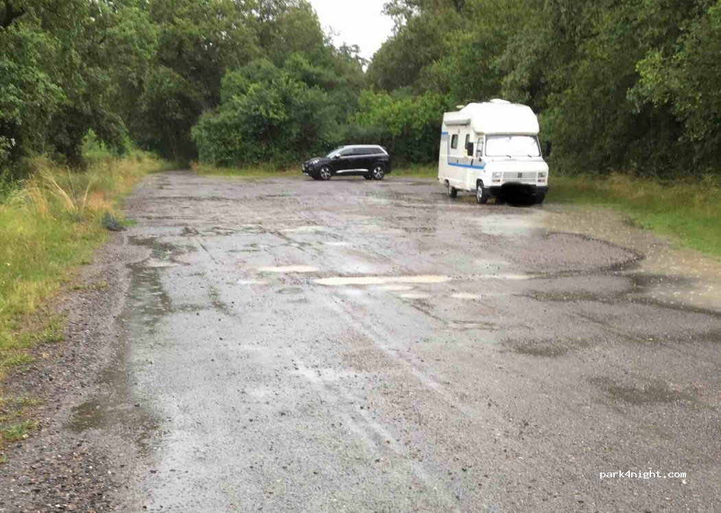 (42600) Savigneux - Unnamed Road — foto 2