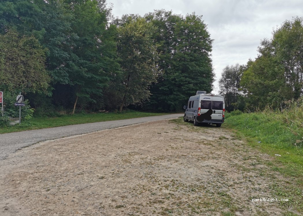 (3506) Krems an der Donau - 4 Sportplatzweg — foto