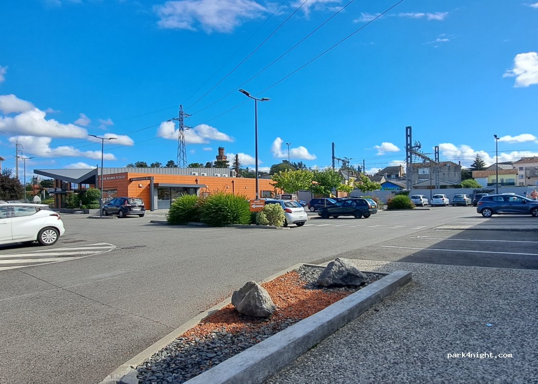 (65000) Tarbes - 1 Rue Robert Destarac — foto