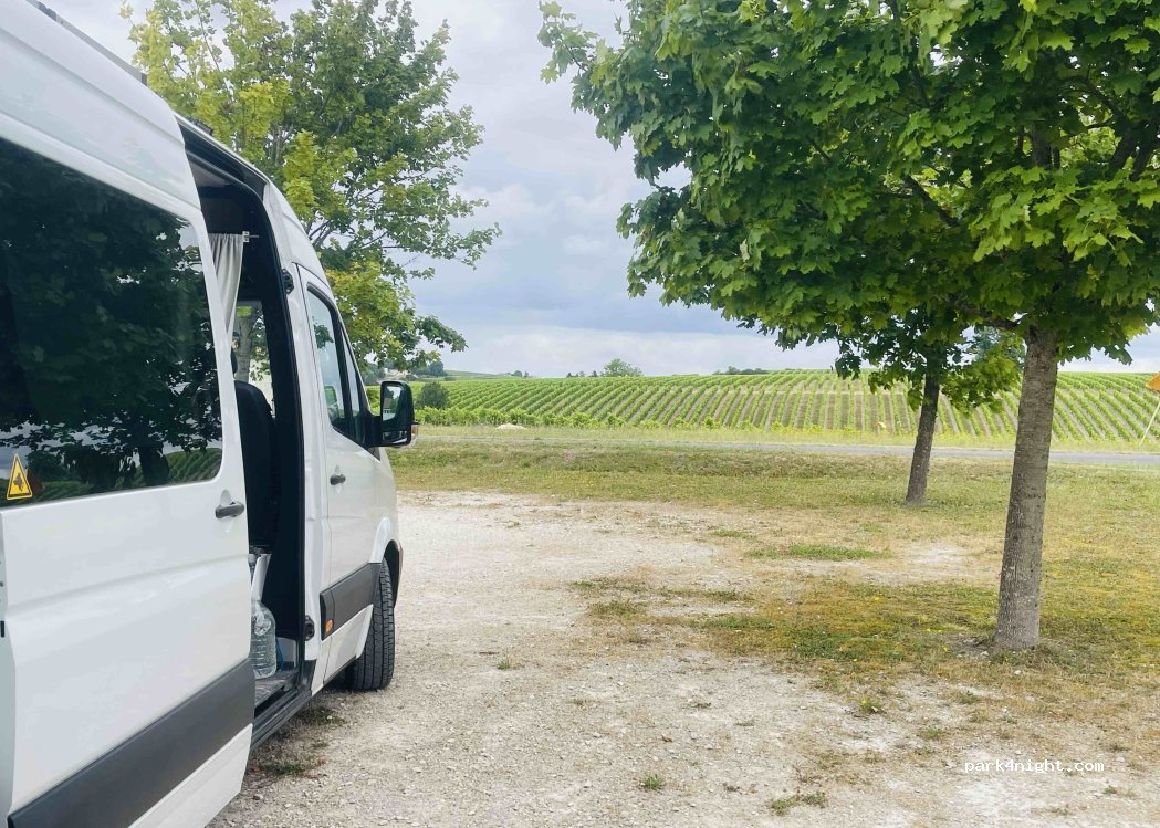 (16120) Bellevigne - 1 Place du 8 Mai — foto 2