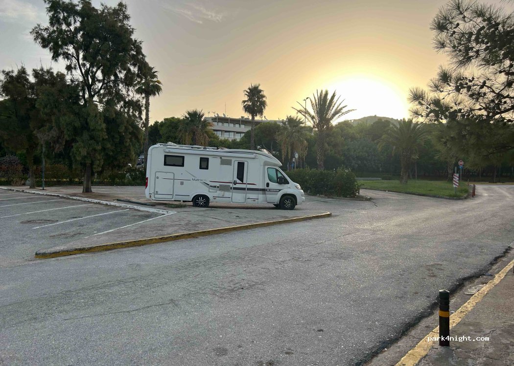 (166 71) Vouliagmeni - 2 Leoforos Posidonos — foto