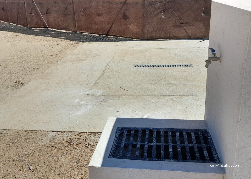 Área de autocaravanas y camper baños de la encina — foto 2