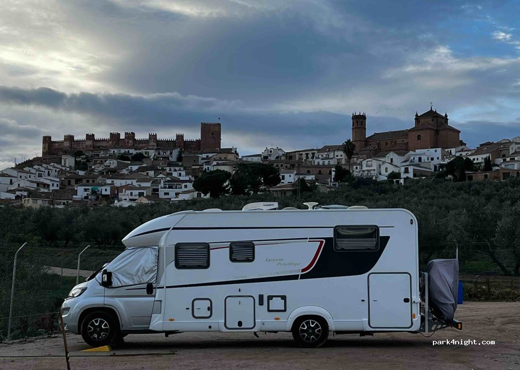 Área de autocaravanas y camper baños de la encina — foto 3