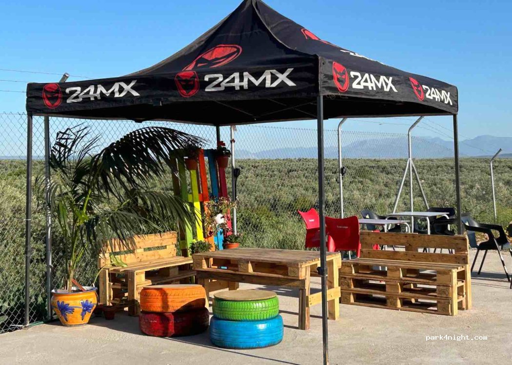 Área de autocaravanas y camper baños de la encina — foto 4