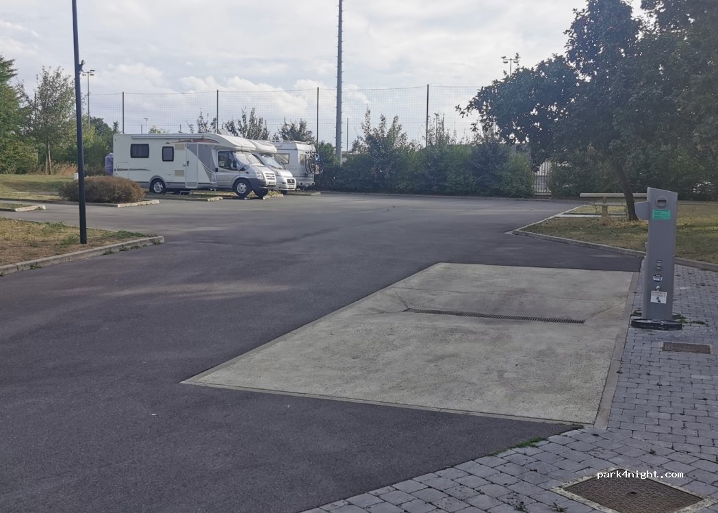 Aire de Camping-Car Caudry — foto 2