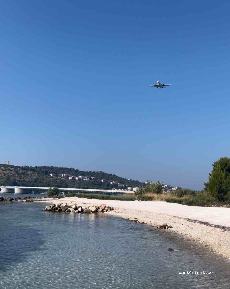 (21220) Trogir - 10 Pantan ulica — foto 3