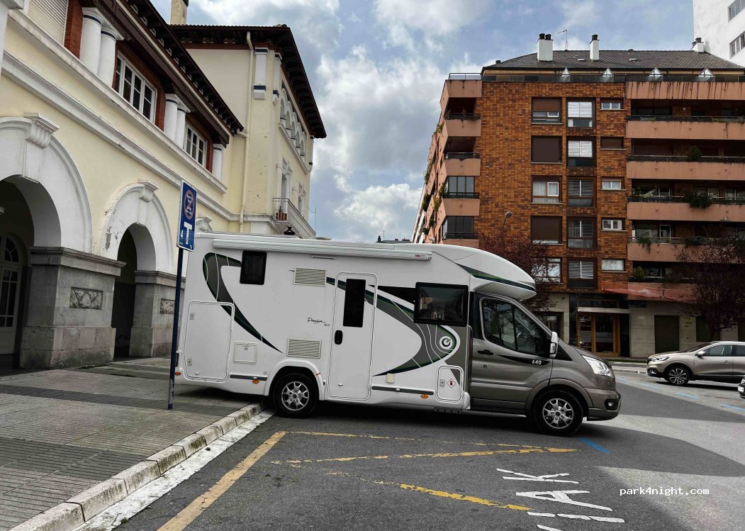 (01005) Vitoria-Gasteiz - 1 Geltoki Plazatxoa — foto