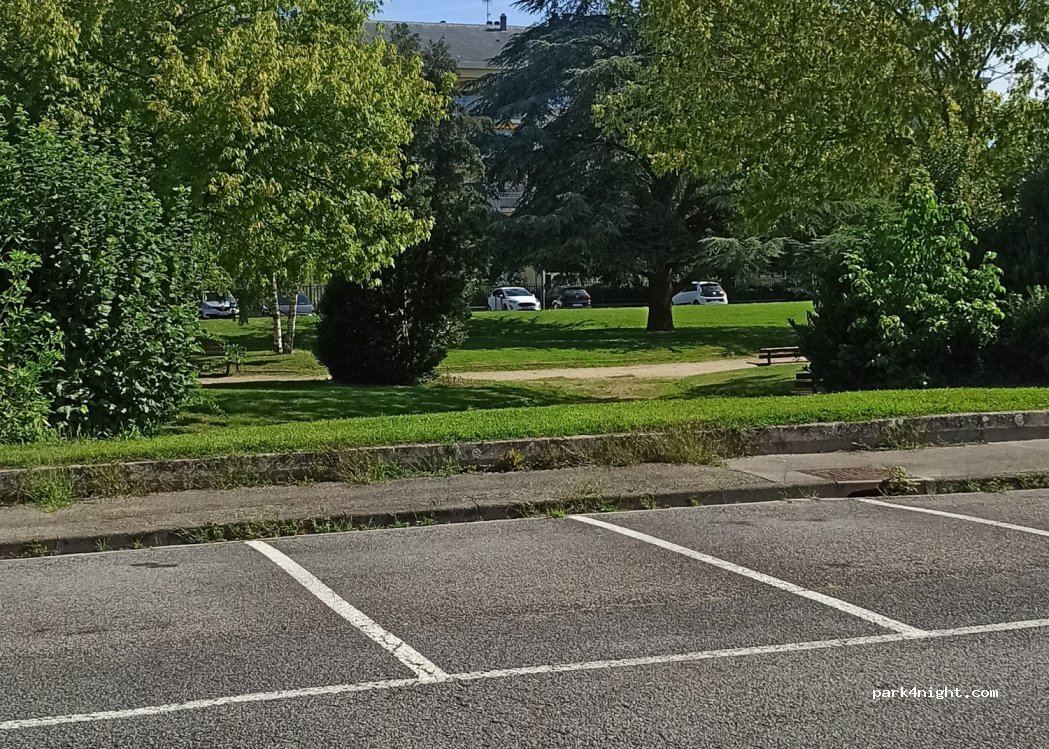 (60200) Compiègne - 2 Rue François Claux — foto
