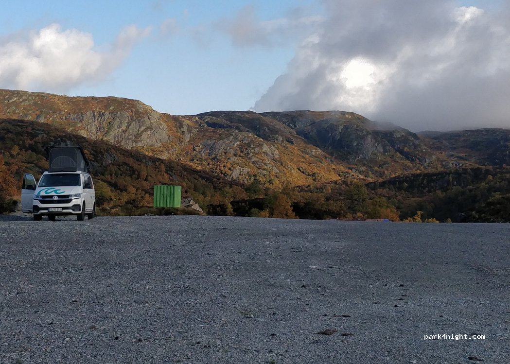 (4443) Suleskard - Unnamed Road — foto