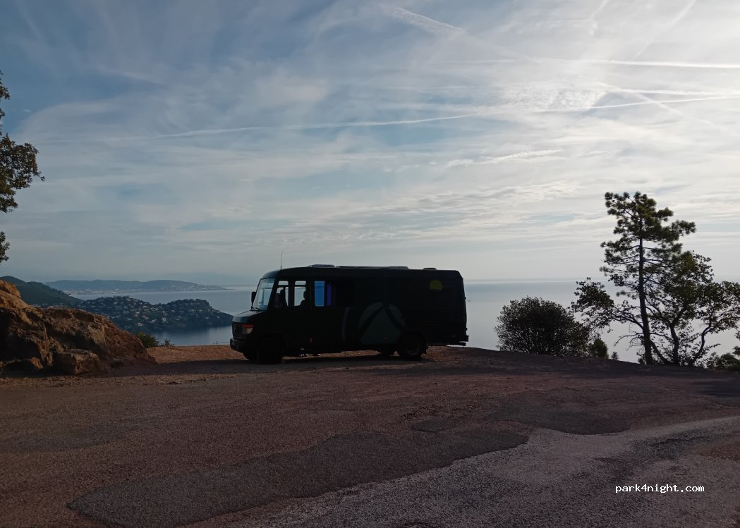(83700) Saint-Raphaël - Unnamed Road — foto
