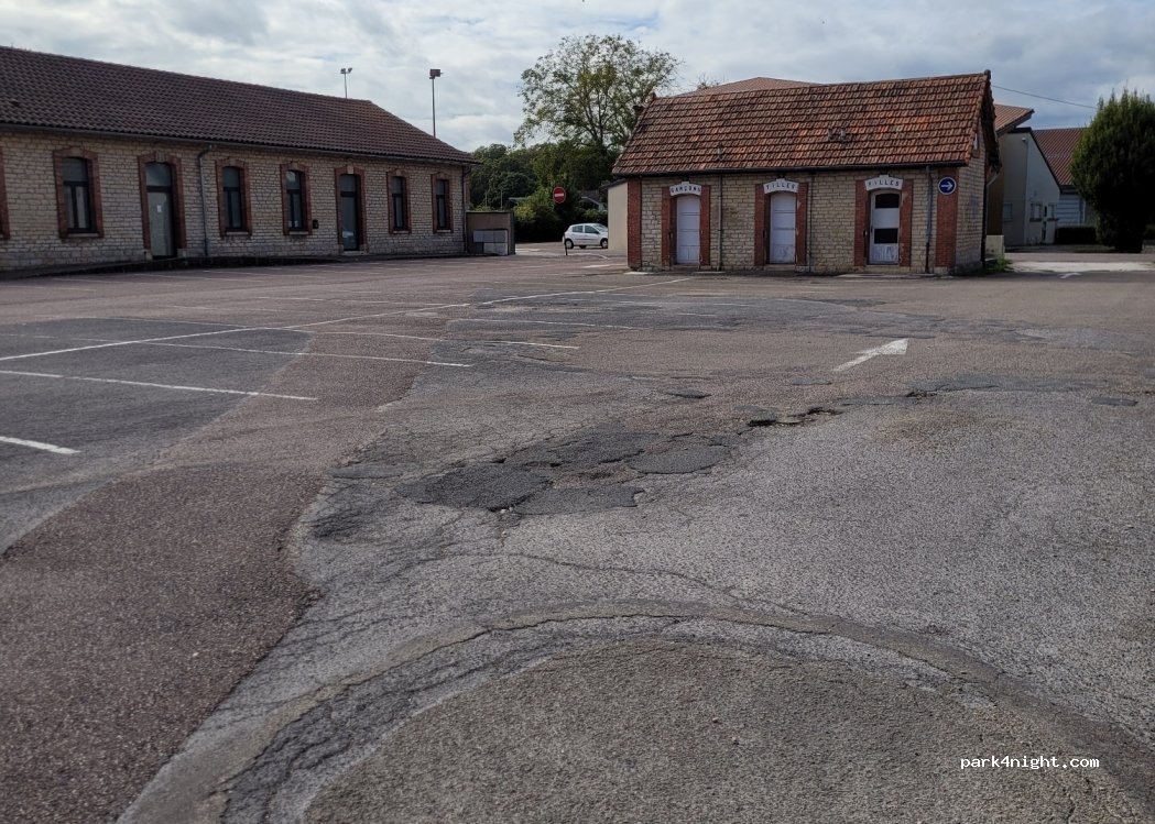 (10500) Brienne-le-Château - 34 Rue de l'École Militaire — foto
