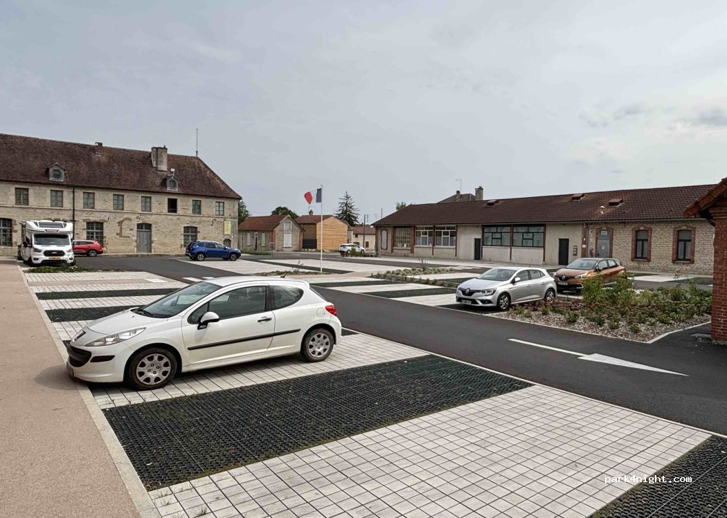 (10500) Brienne-le-Château - 34 Rue de l'École Militaire — foto 2