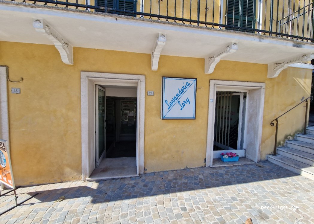(60026) Numana - 28 Piazza del Santuario — foto