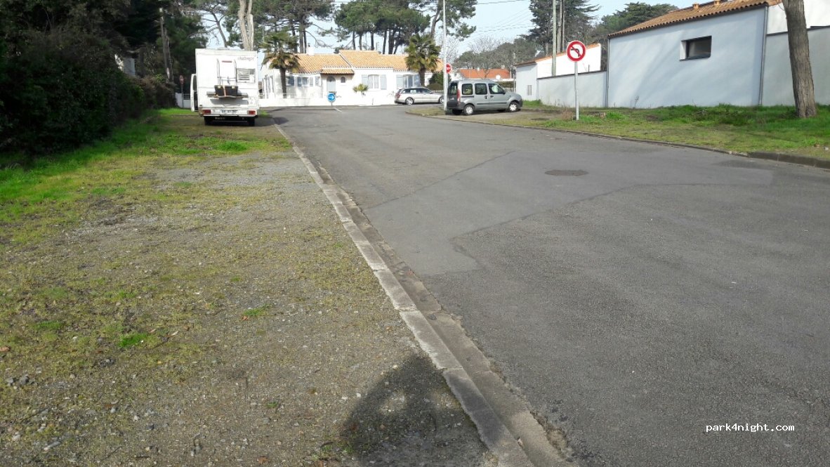 (44250) Saint-Brevin-les-Pins - Allée des Fusains — foto 3