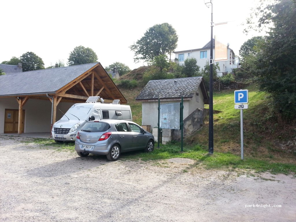(15270) Champs-sur-Tarentaine-Marchal - Marchal — foto