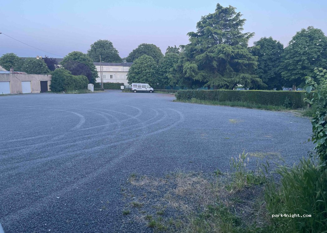 (28400) Nogent-le-Rotrou - 23 Avenue du Général Leclerc — foto 2