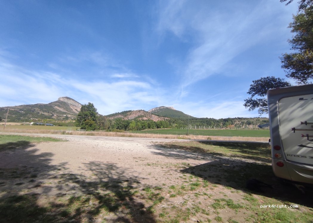 (05300) Garde-Colombe - E712 — foto 3