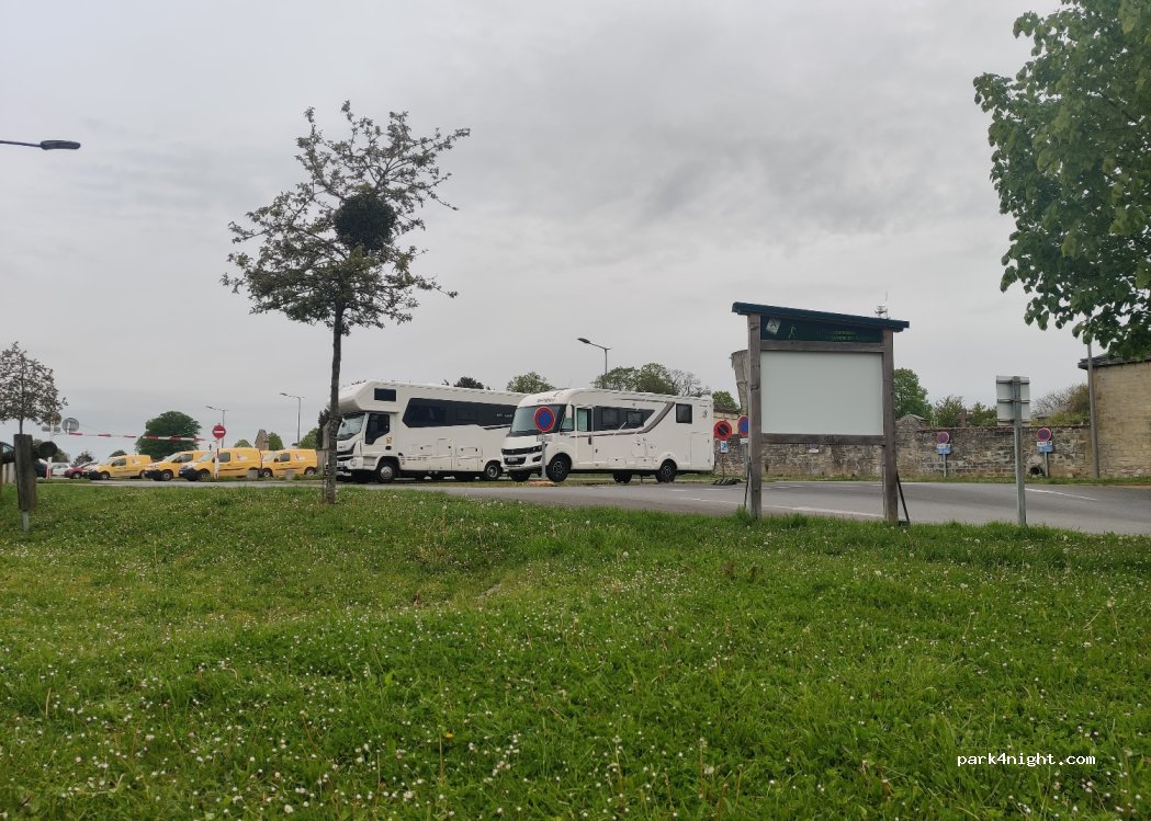 Aire d'accueil Camping Car du Champ de Foire — foto 3