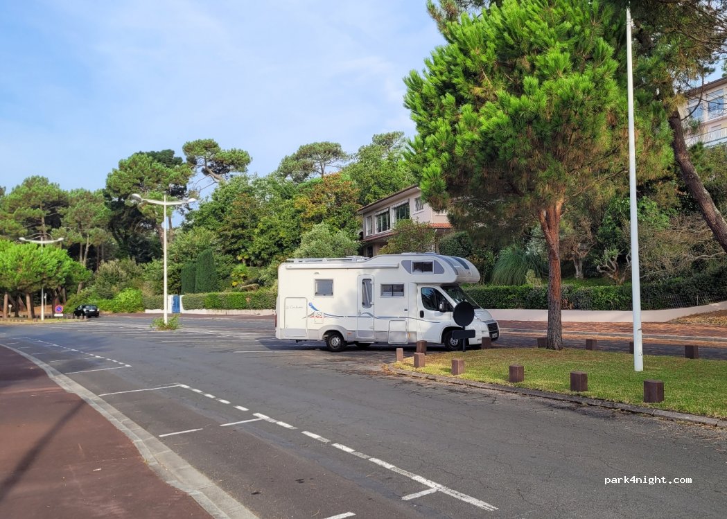 (33120) Arcachon - 6-20 Avenue du Parc Pereire — foto 2