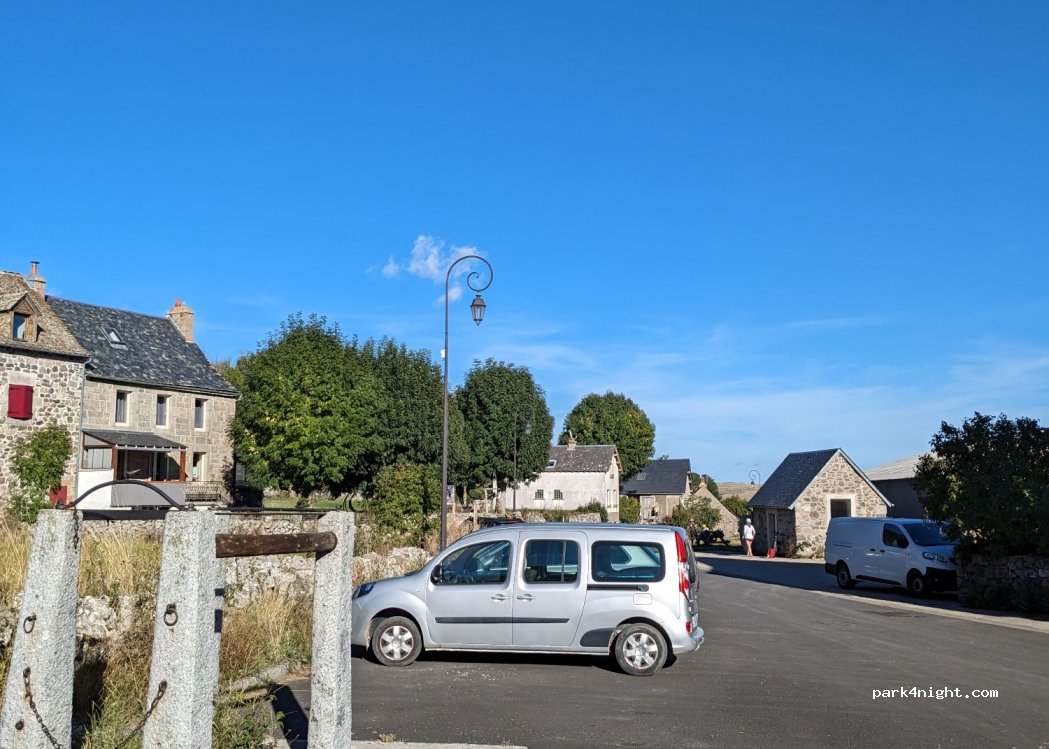 (48260) Nasbinals - 28 Rue des Ferradous — foto