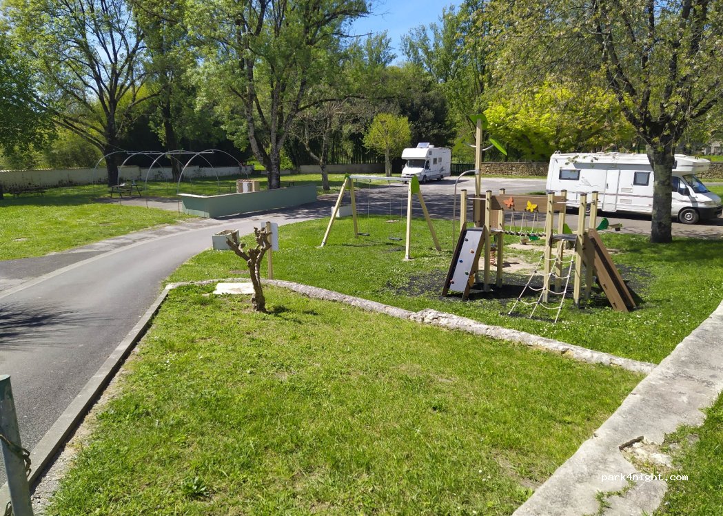 (17240) Saint-Ciers-du-Taillon - 2 Rue de l'Église — foto 2