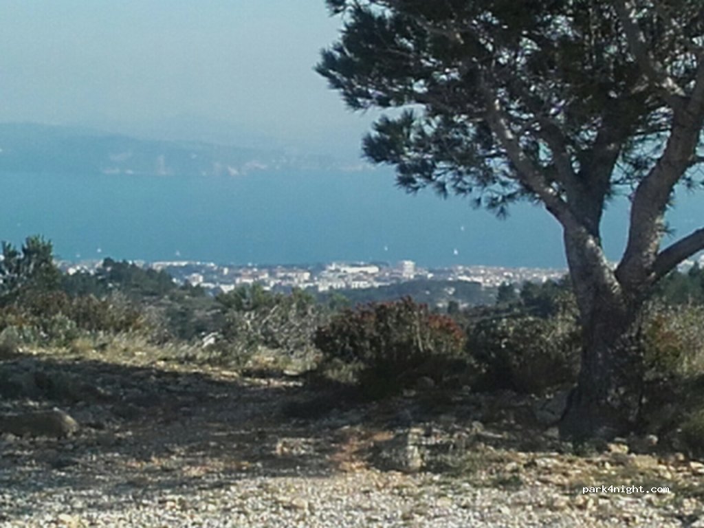 (13260) Cassis - Route des Crêtes — foto