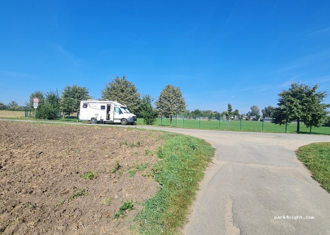 (691 45)  - 6 U Stadionu — foto