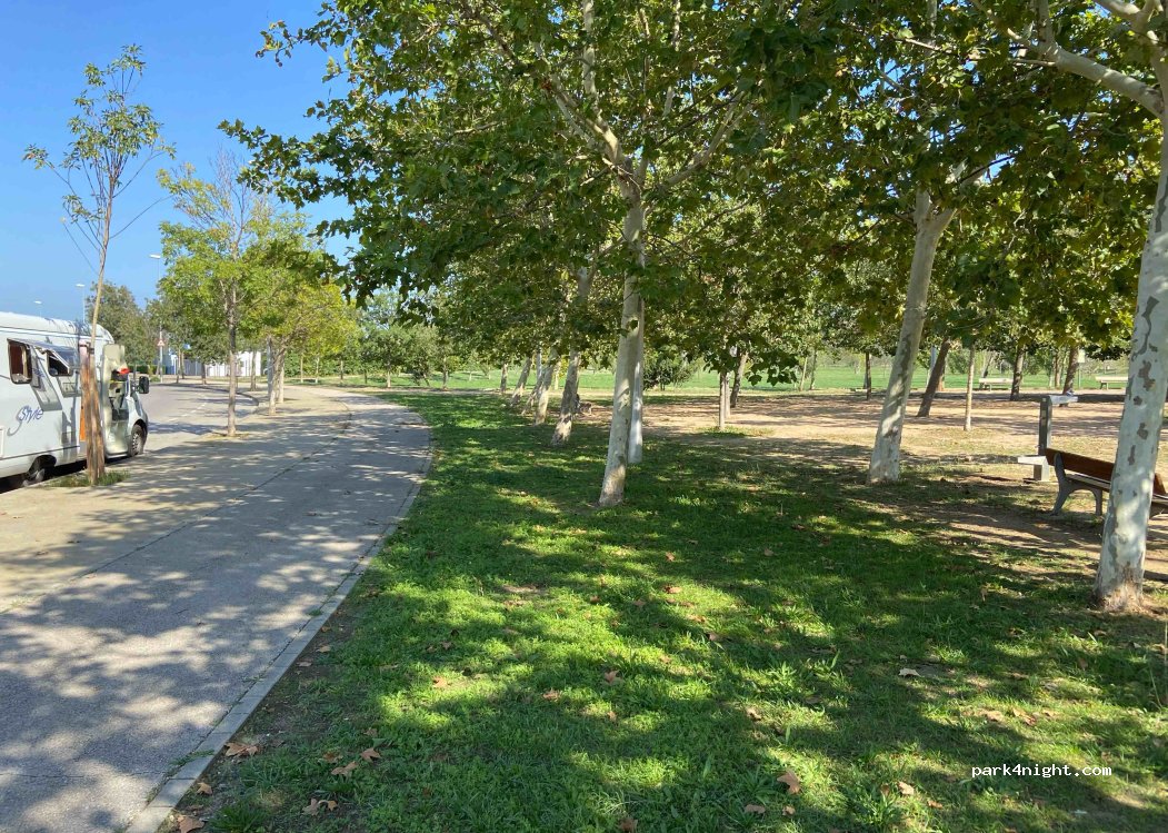 (17600) Vilatenim - s/n Passeig del Parc del Manol — foto