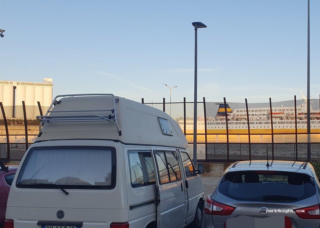 (72100) Brindisi - 56 Via Mattonelle — foto