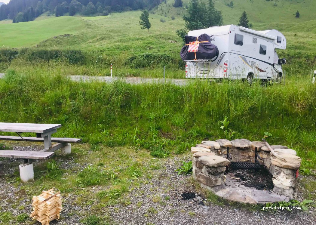 Parkplatz P3 Holzboden | Sankt Antönien — foto 3