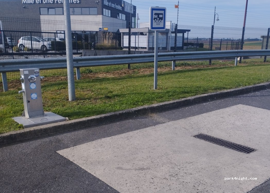 Aire de camping-car Beauvois-en-Cambrésis — foto