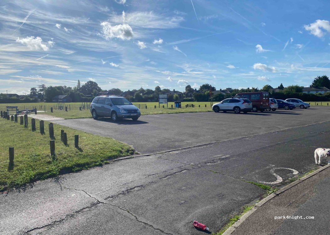 (GU22 9HJ) Woking - 55 Ford Road — foto