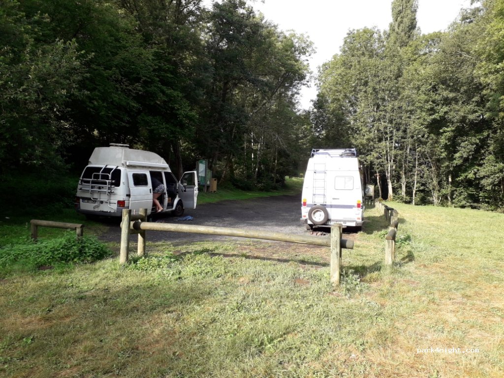 (63450) Olloix - D794 — foto
