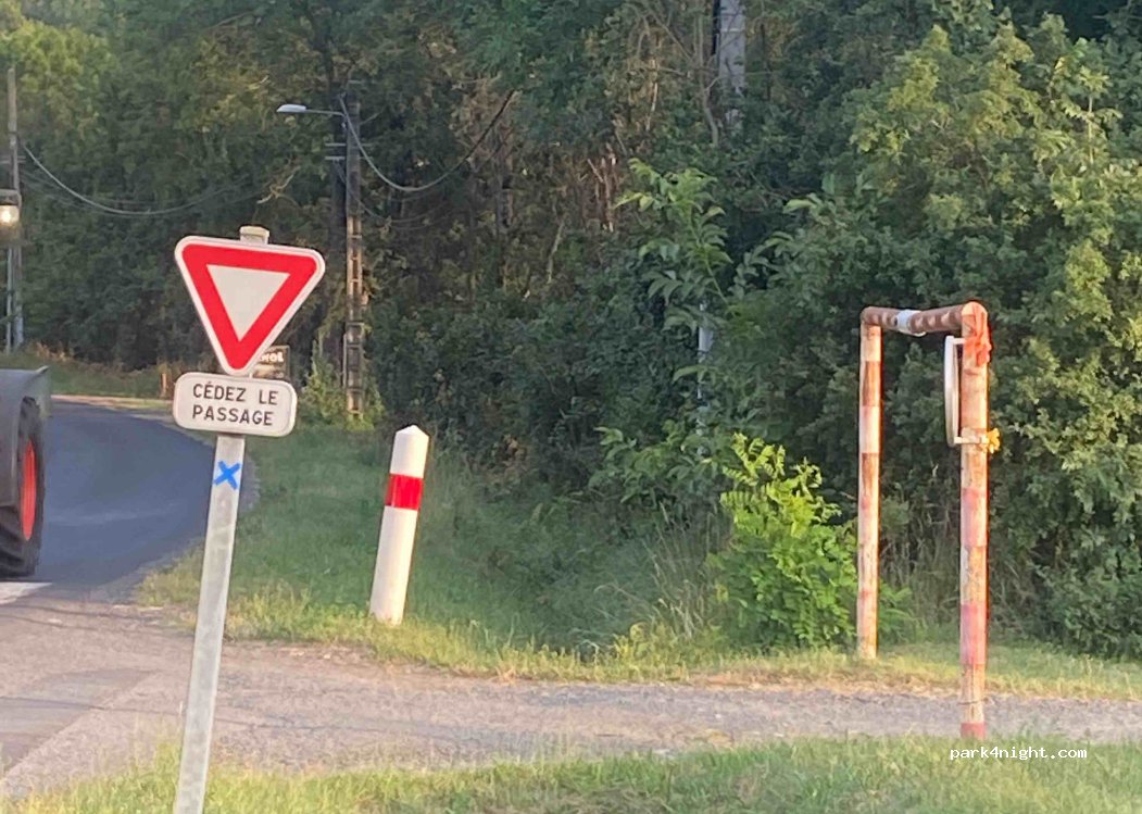 (63270) Saint-Maurice - Route de Mirefleurs — foto 3