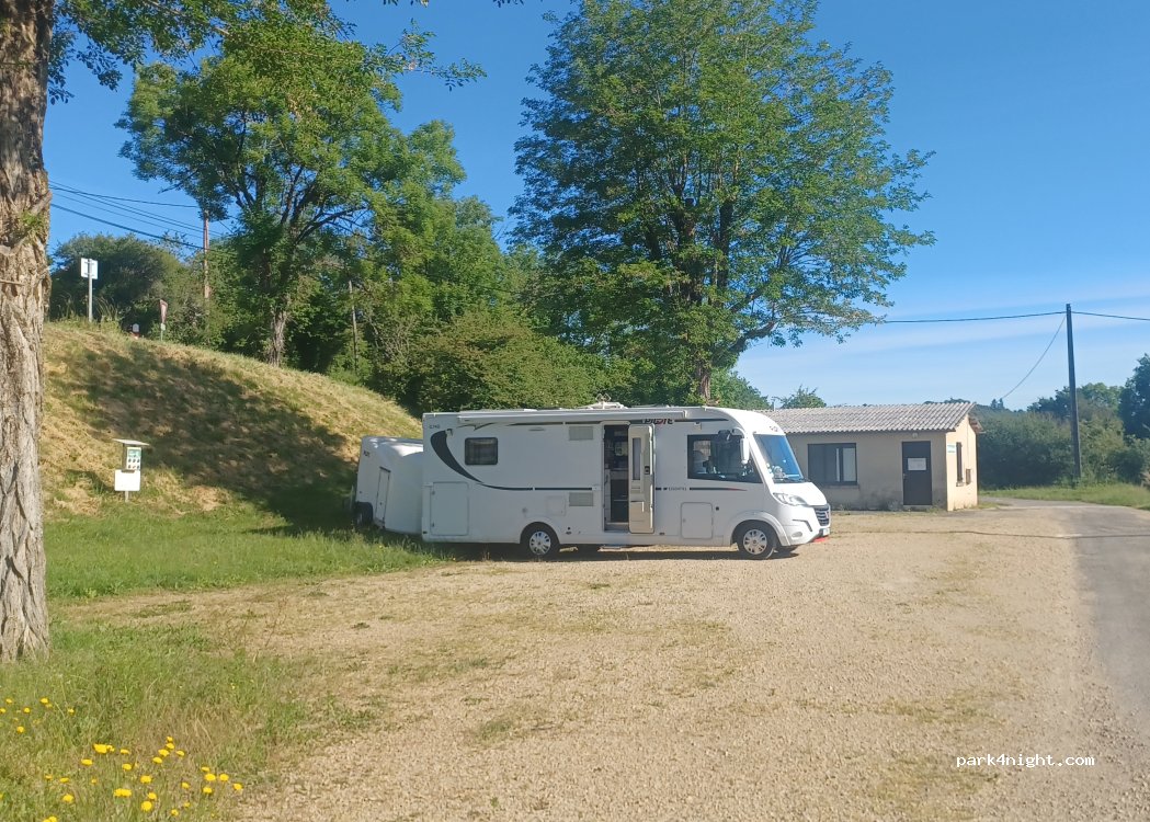 Aire communale de camping-car Asprières — foto 4