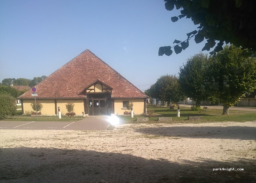 (10240) Pougy - 12 Place de la Halle — foto