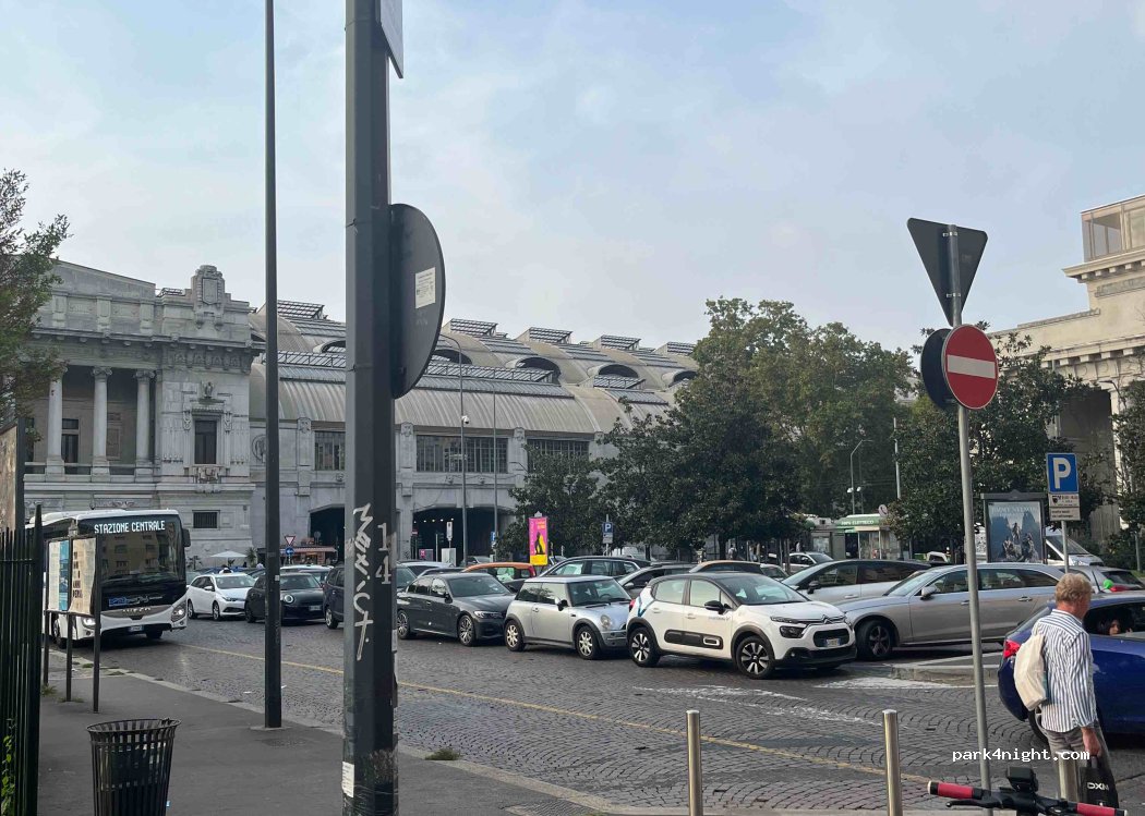 (20124) Milano - 27 Piazza Luigi di Savoia — foto 2