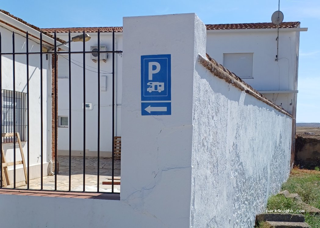 (06320) Medina de las Torres - 13 Calle Corraleja — foto