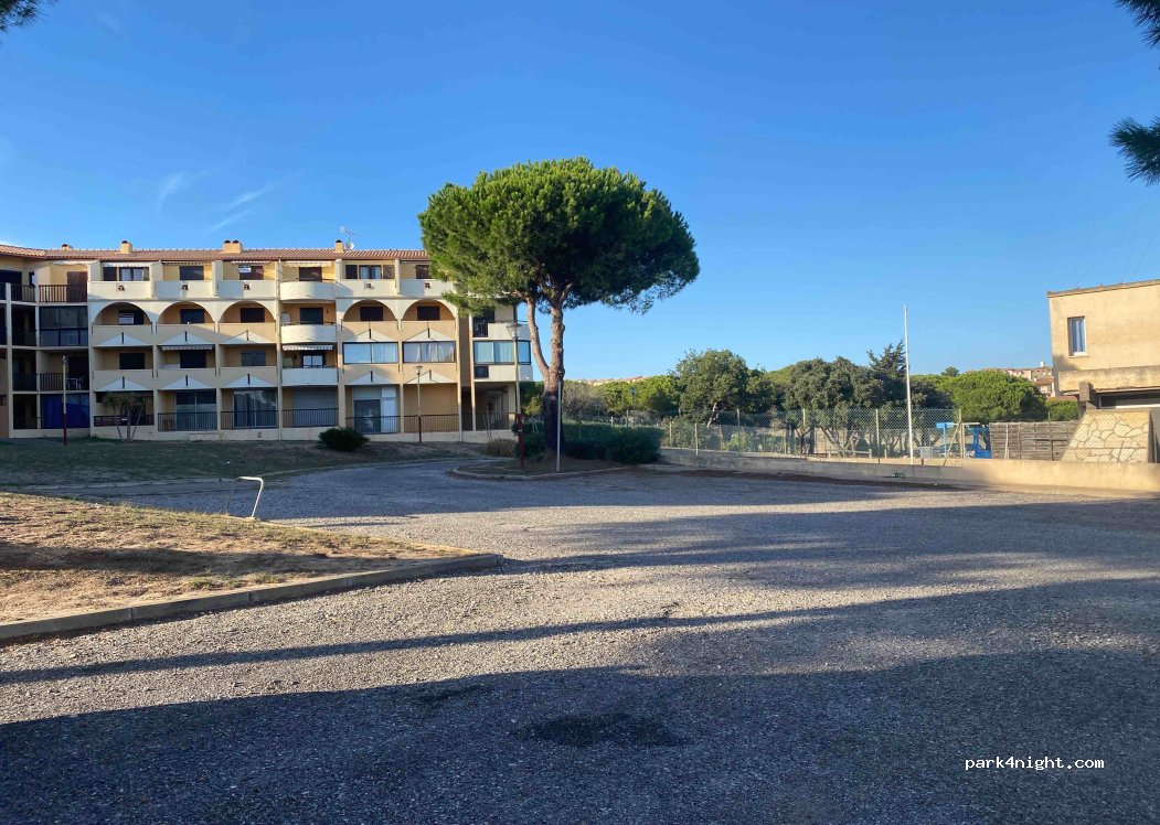 (11560) Fleury - 1 Place du Cascabel — foto 2