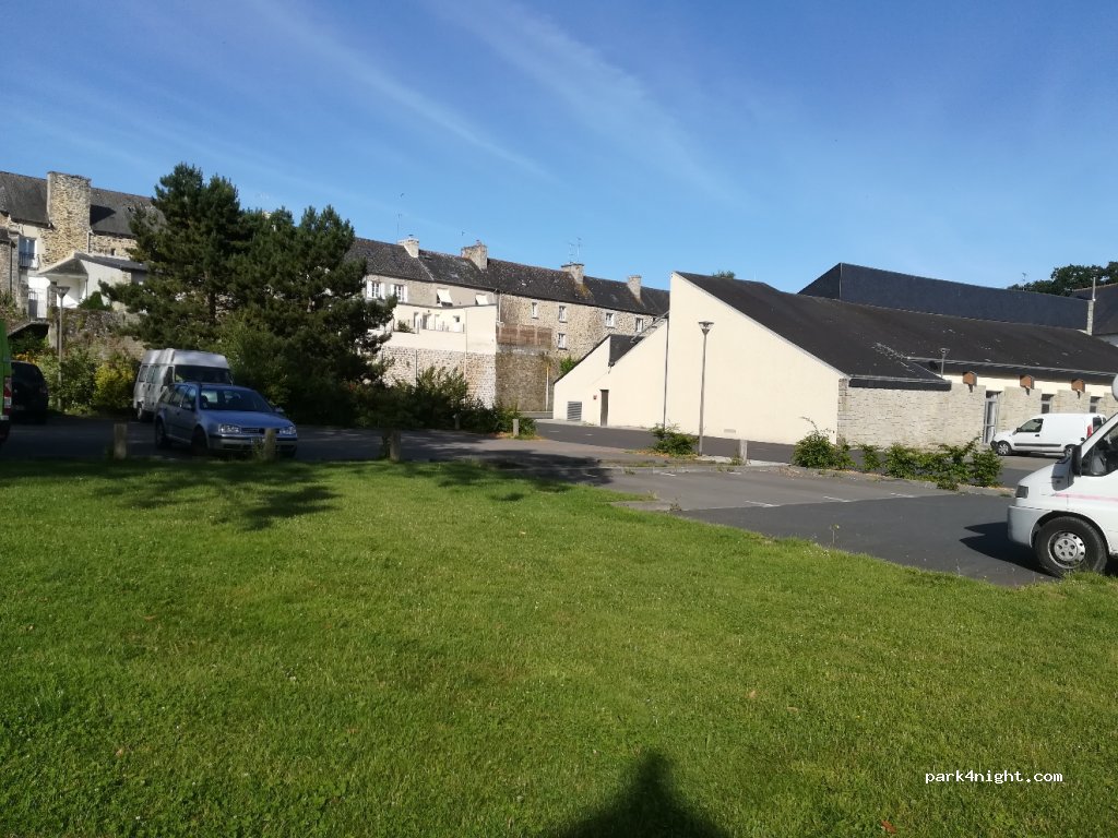 (22270) Jugon-les-Lacs - 1-8 Rue du Bourgneuf — foto 2