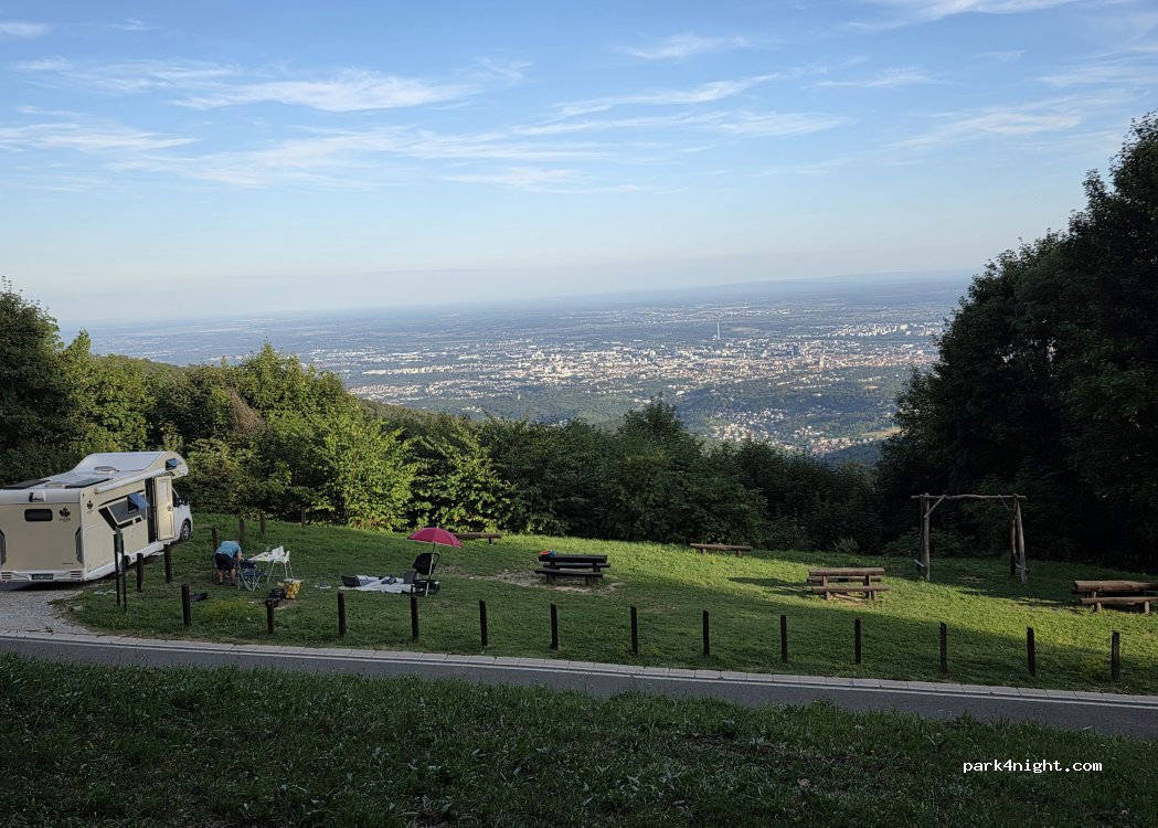 (10000) Zagreb - prilaz Kraljičinom zdencu — foto 5