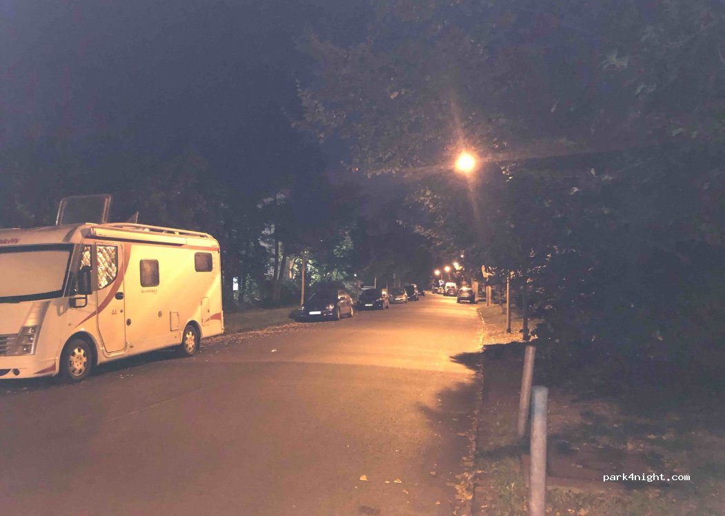 (60598) Frankfurt am Main - 11 Richard-Strauss-Allee — foto