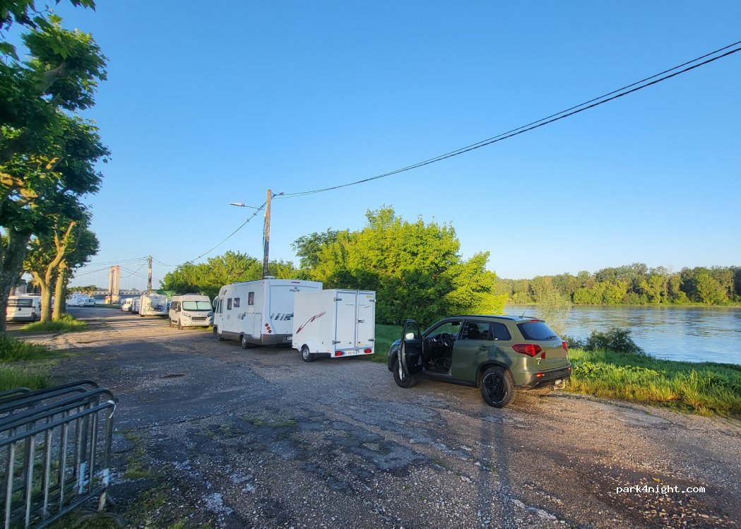 Aire de camping car Cosne-Cours-sur-Loire — foto 3